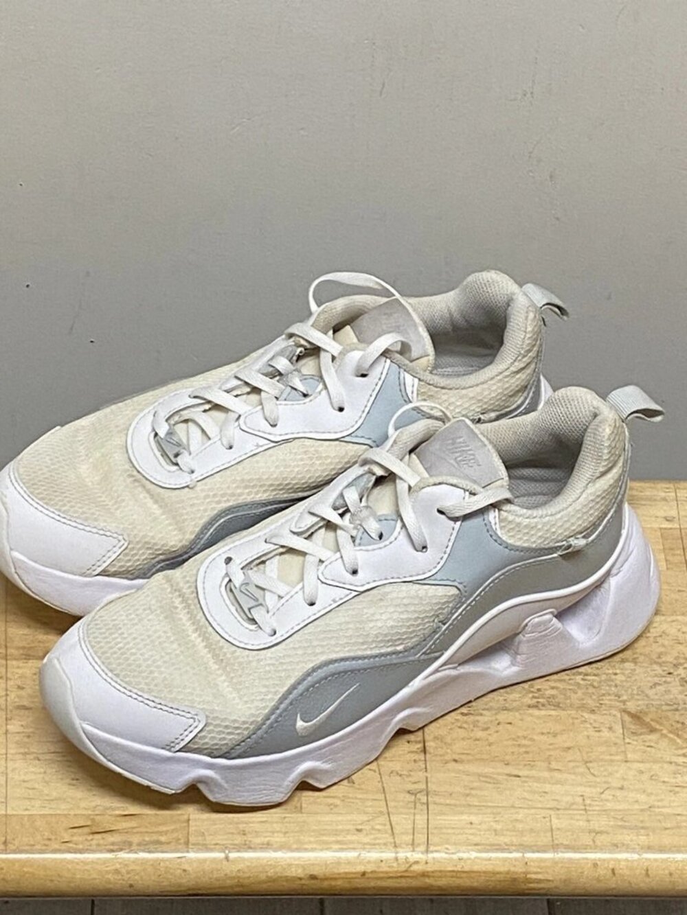 Nike RYZ 365 2 Women's Shoes Sneakers White Size 10 CU4874-105